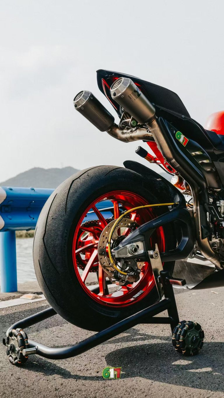 Track Edge! 2025 DUCATI PANIGALE V4 Meets WILDOUT S10 Forged Wheels