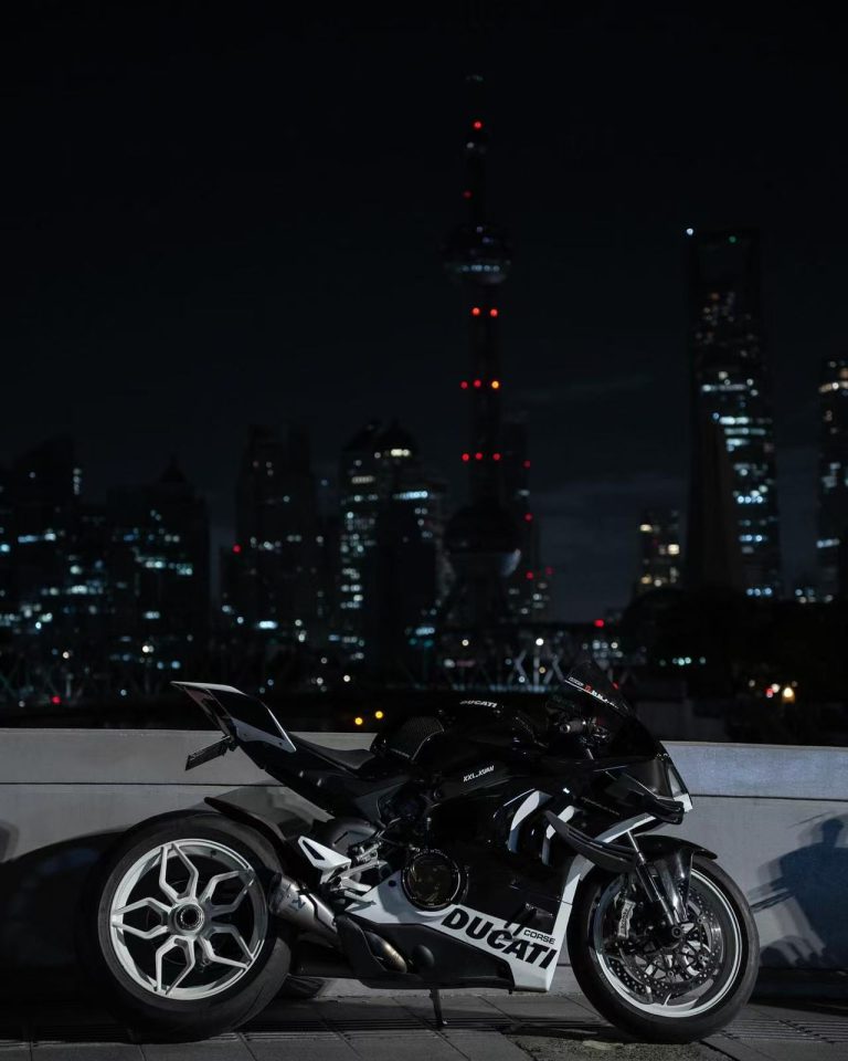 WILDOUT RACING Sponsored Rider XUAN: A Black-and-White Passion Weekend on Shanghai’s Roads